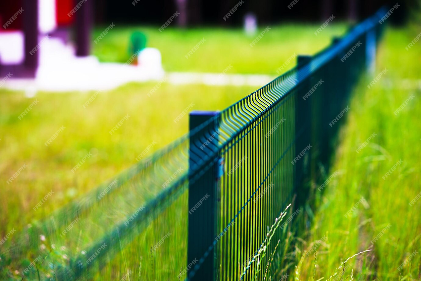kovový plot
